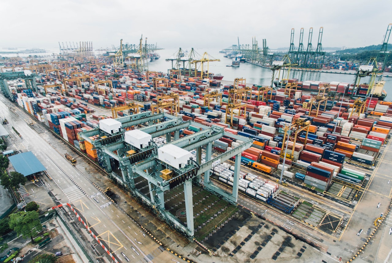 Container port handling imported food shipments